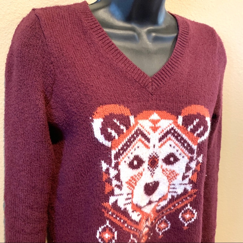 HOLLISTER V-Neck Bear Sweater - Picture 4 of 8